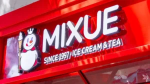 mixue-ice-cream-tea-opens-its-first-store-in-hong-kong-001